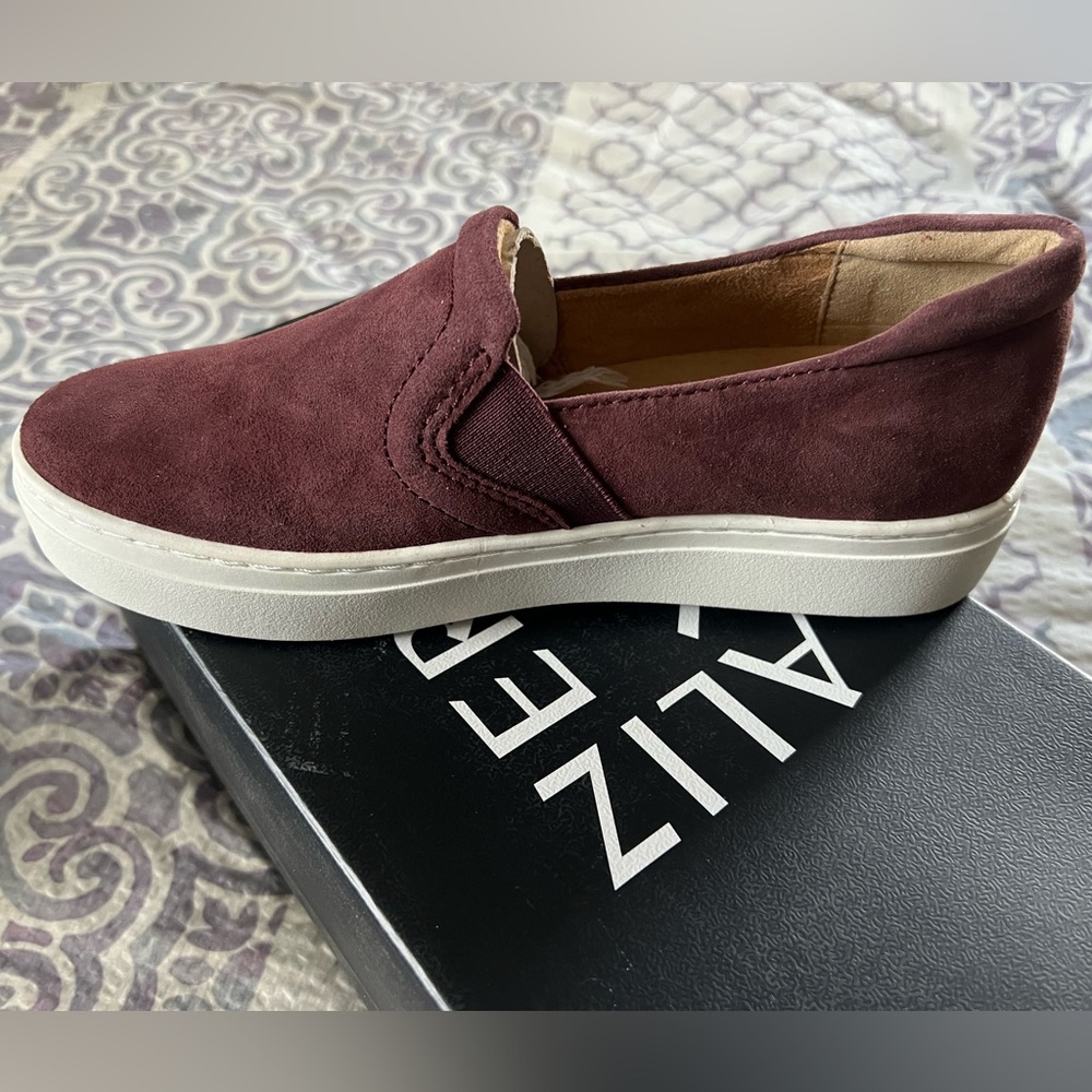 Naturalizer Carly 3 Huckleberry Slip-on Size 6 Wide - New